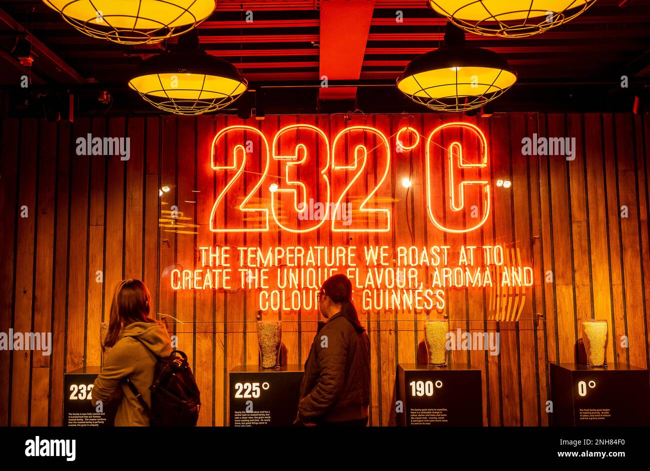 Ausstellung auf dem Rösten von Gerste im Bilden von Guinness, Guinness Storehouse, Brauerei, Museum, Ausstellung, Dublin, Irland Stockfoto