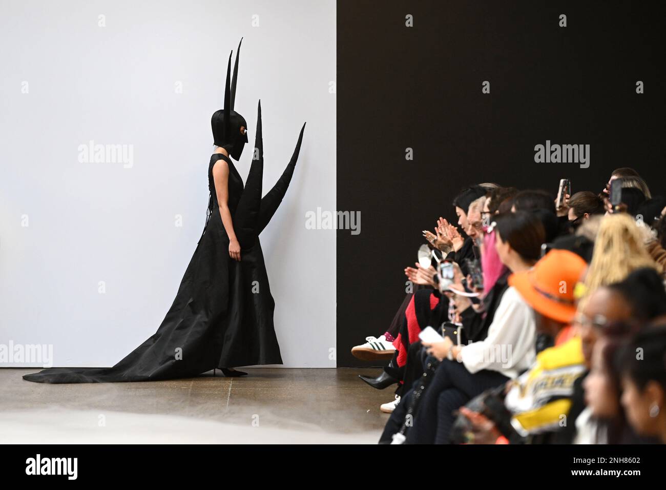 London, Großbritannien. 21. Februar 2023 Models auf dem Laufsteg während der Buerlangma Show, die während der London Fashion Week in Shoreditch stattfand. Foto: Dienstag, 21. Februar 2023. Das Foto sollte lauten: Matt Crossick/Empics/Alamy Live News Stockfoto