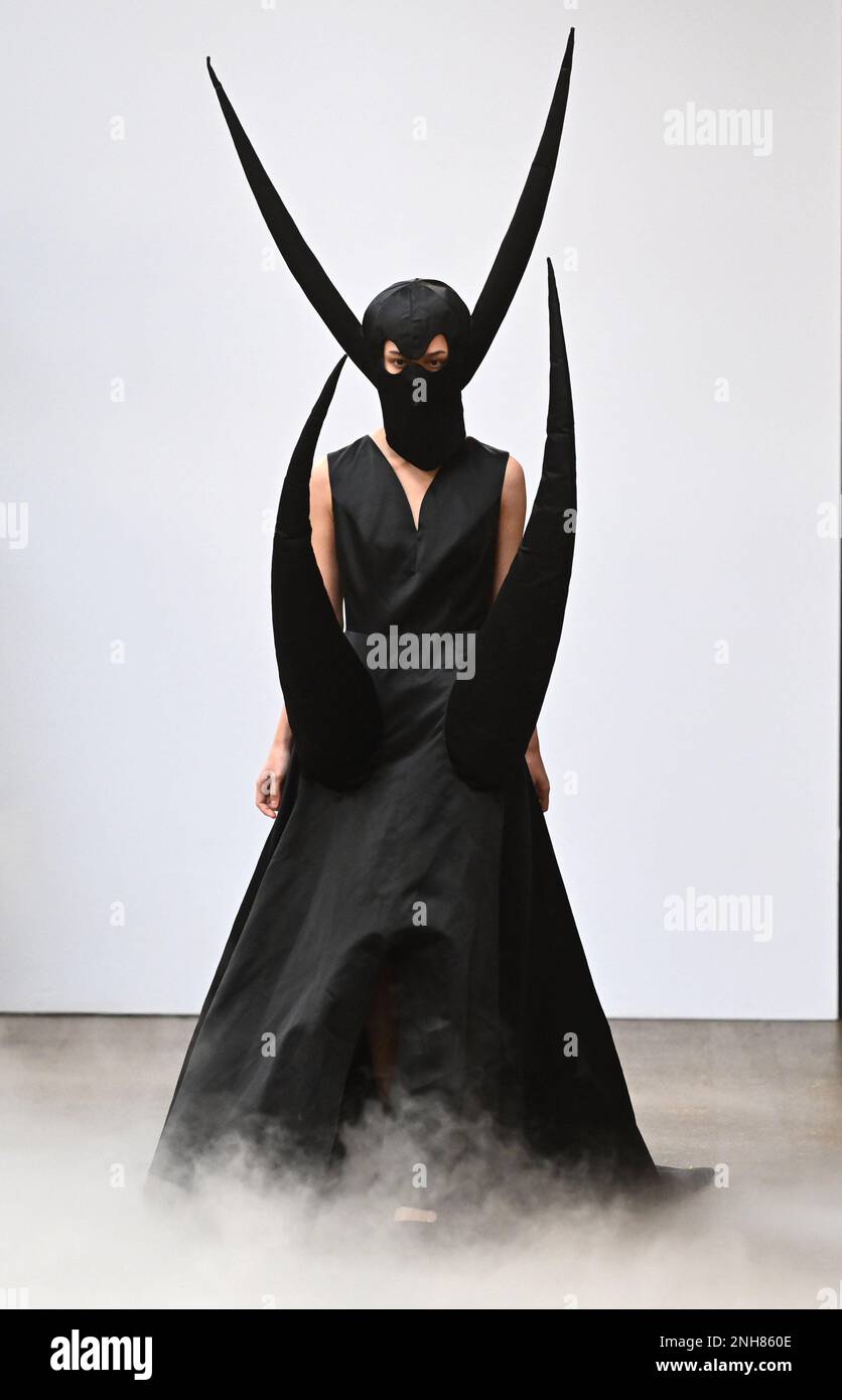 London, Großbritannien. 21. Februar 2023 Models auf dem Laufsteg während der Buerlangma Show, die während der London Fashion Week in Shoreditch stattfand. Foto: Dienstag, 21. Februar 2023. Das Foto sollte lauten: Matt Crossick/Empics/Alamy Live News Stockfoto