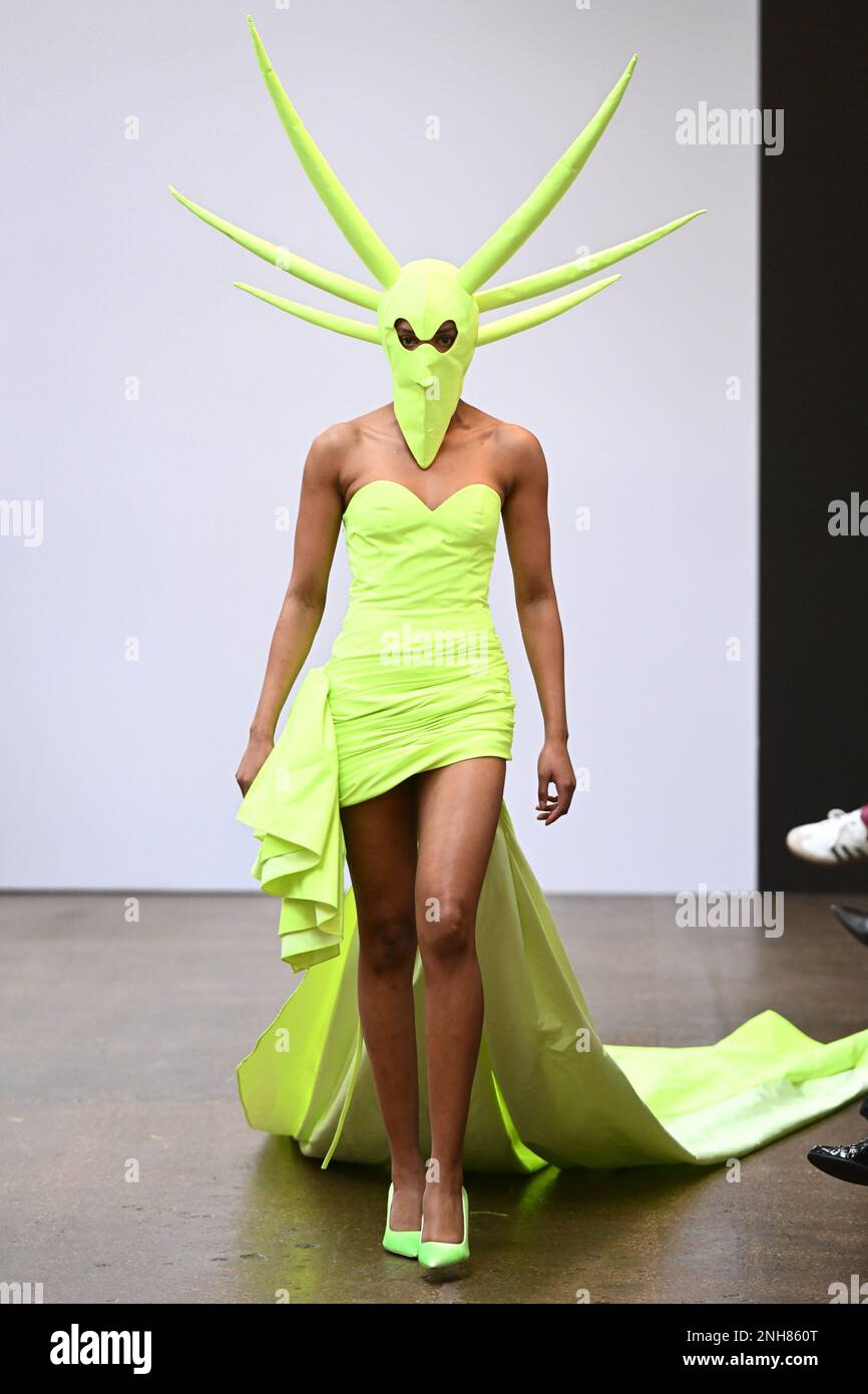 London, Großbritannien. 21. Februar 2023 Models auf dem Laufsteg während der Buerlangma Show, die während der London Fashion Week in Shoreditch stattfand. Foto: Dienstag, 21. Februar 2023. Das Foto sollte lauten: Matt Crossick/Empics/Alamy Live News Stockfoto