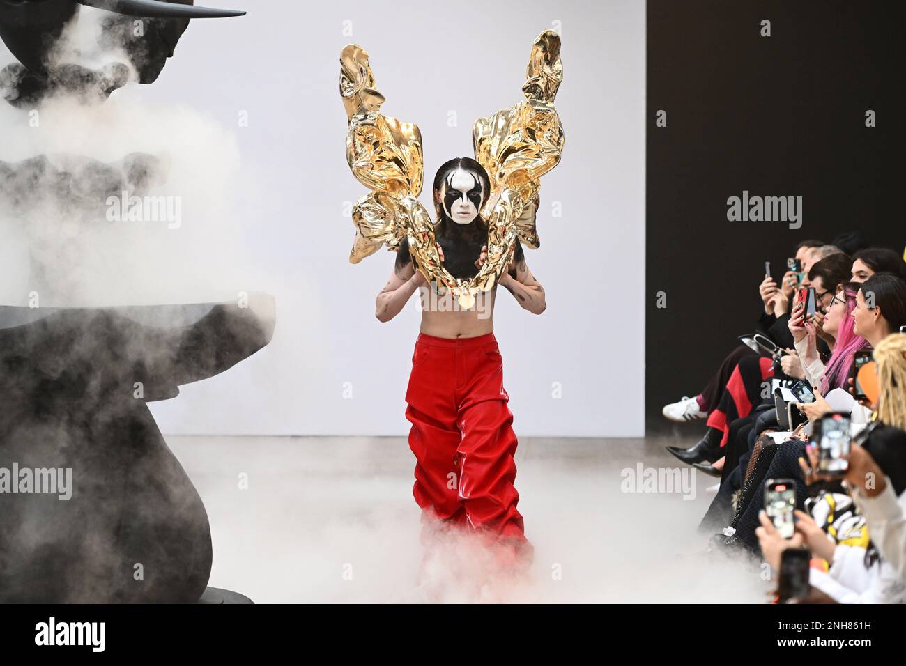 London, Großbritannien. 21. Februar 2023 Models auf dem Laufsteg während der Buerlangma Show, die während der London Fashion Week in Shoreditch stattfand. Foto: Dienstag, 21. Februar 2023. Das Foto sollte lauten: Matt Crossick/Empics/Alamy Live News Stockfoto
