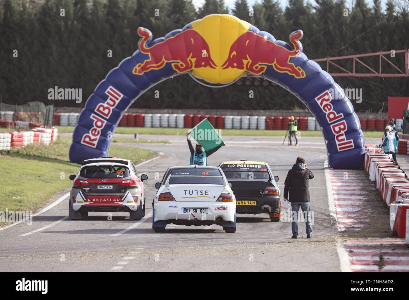 KOCAELI, TÜRKEI - 26. DEZEMBER 2021: Start der türkischen Rallycross-Meisterschaften. Stockfoto