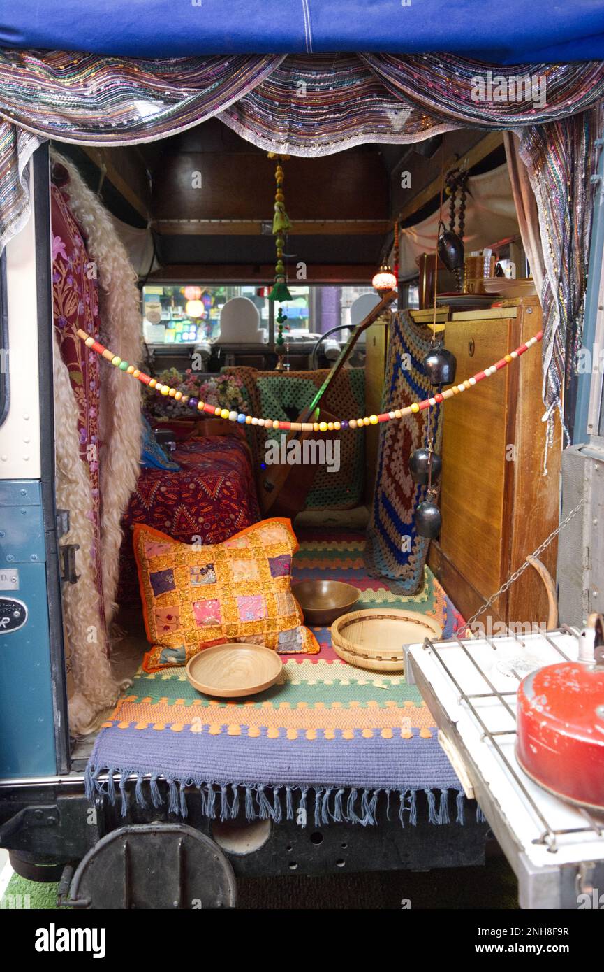 Interieur 1960er Campervan im Cotswold Motoring Museum, Bourton-on-the-Water, Gloucestershire, England, Großbritannien Stockfoto