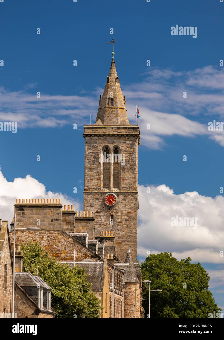 ST. ANDREWS, SCHOTTLAND, EUROPA - Uhrenturm, St. Salvator's Chapel, St. Andrews University. Stockfoto