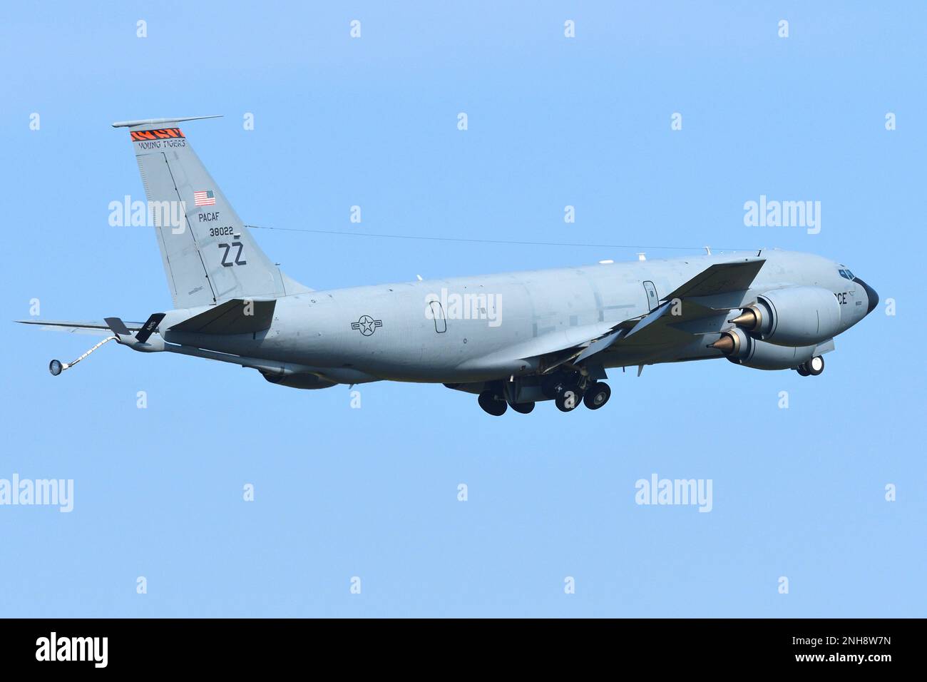 Tokio, Japan - 22. Juli 2018: United States Air Force Boeing KC-135R Stratotanker Luftbetankung und Transportflugzeuge. Stockfoto