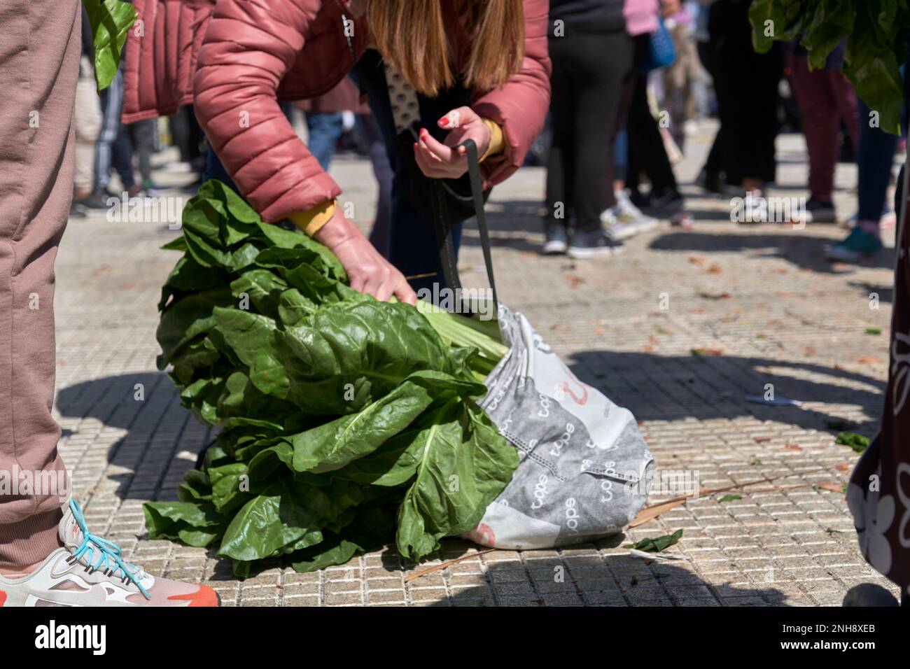 Buenos Aires, Argentinien, 21. September 2021: UTT, Union de Trabajadores de la Tierra, Land Workers Union, gab kostenlose Bio-Lebensmittel, Obst und Gemüse Stockfoto