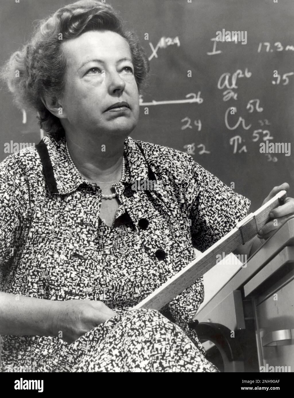 Maria Goeppert-Mayer (1906-1972), in Deutschland geborene amerikanische Theoretische Physikerin und Nobelpreisträgerin für Physik, die das Nuklear-Shell-Modell des Atomkerns vorschlägt. Sie war die zweite Frau, die nach Marie Curie den Nobelpreis für Physik gewann. Stockfoto