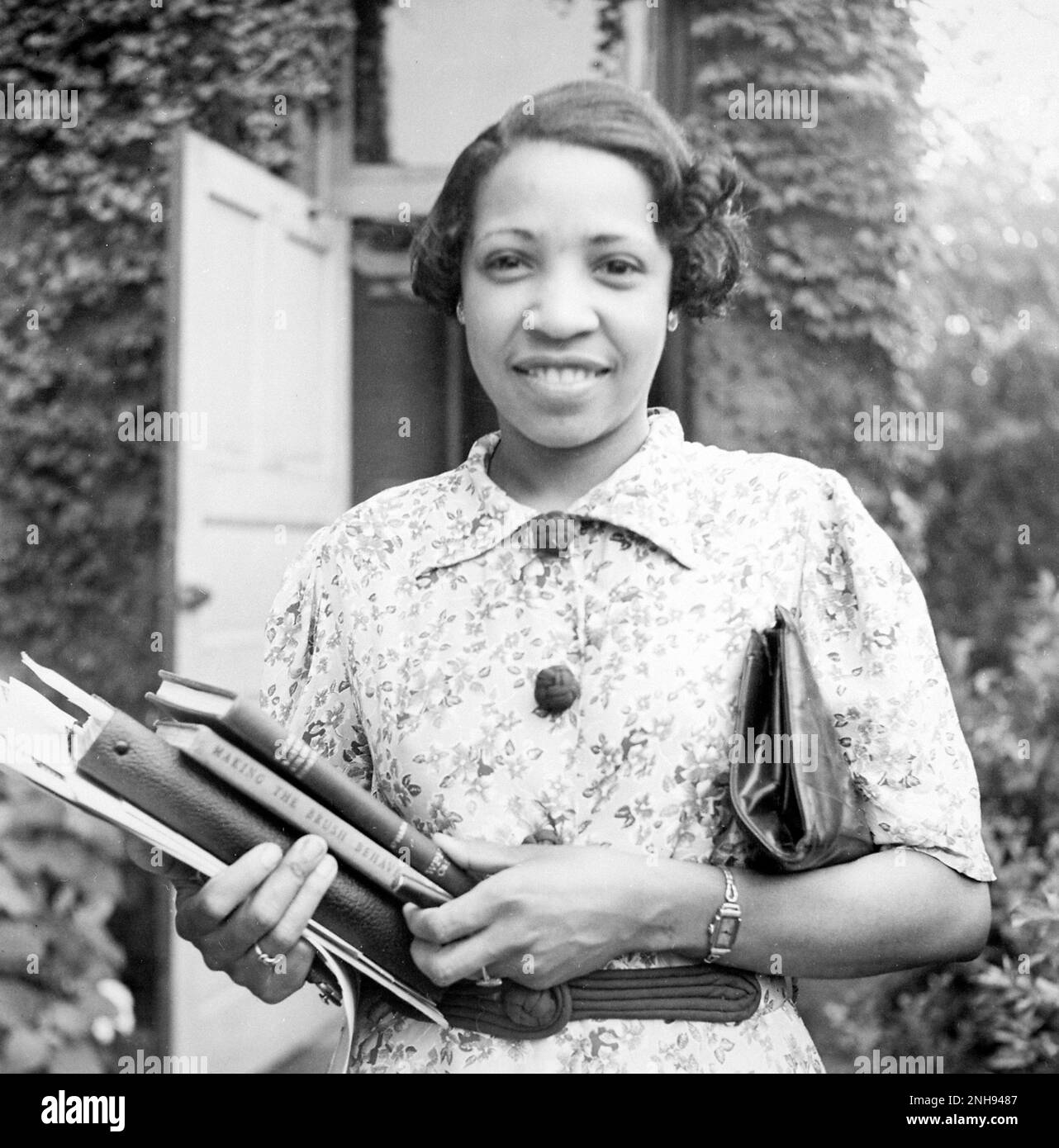 Lois Mailou Jones (1905-1998) war Maler und Pädagogen, die mit der Harlem Renaissance in Verbindung gebracht wurden. Foto ca. 1936./n Stockfoto