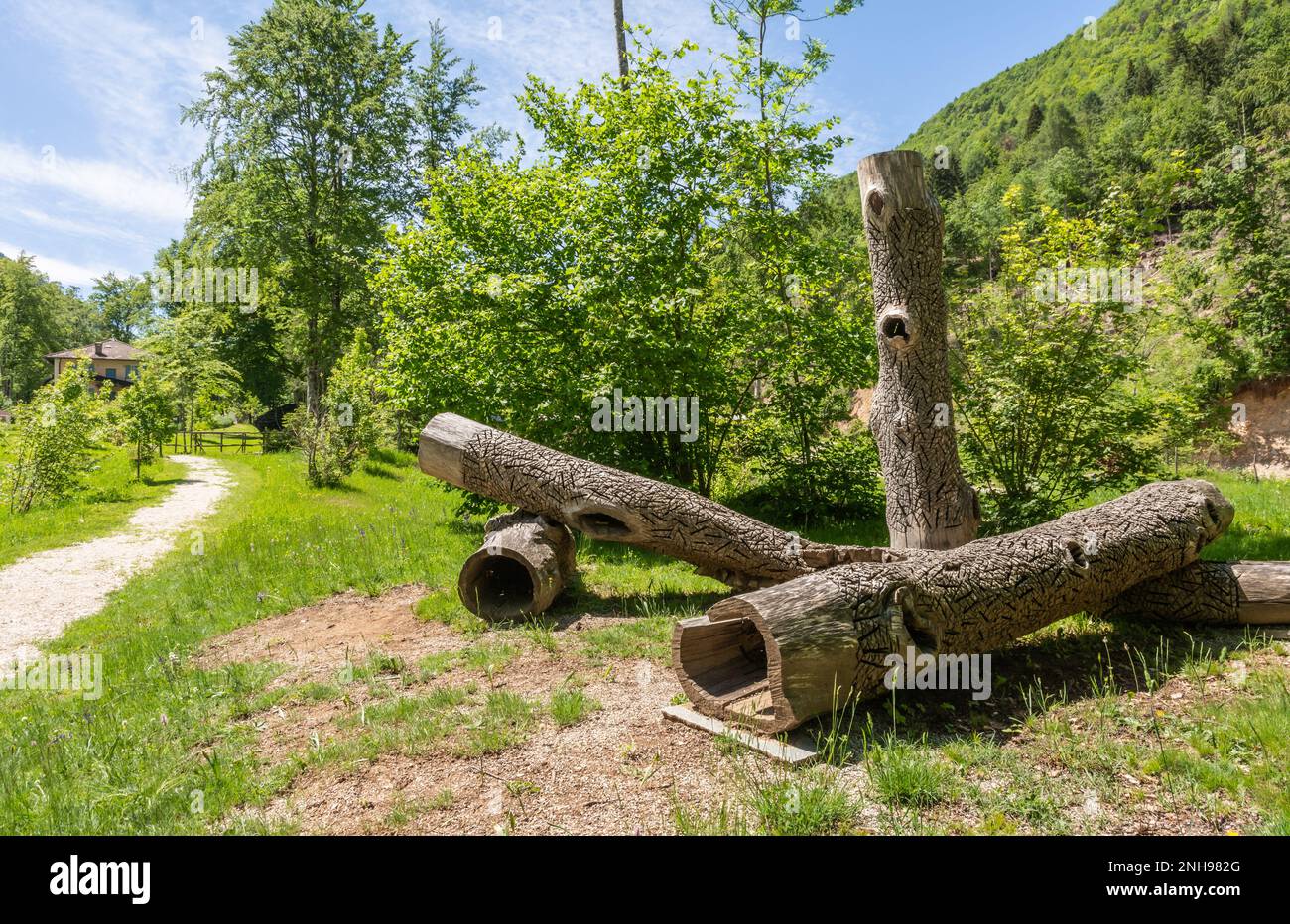 Arte Sella ist eine Ausstellung zeitgenössischer Kunst, die in den Wäldern des Sella-Tals, Borgo Valsugana - Trentino Alto Adige - Italien stattfindet Stockfoto