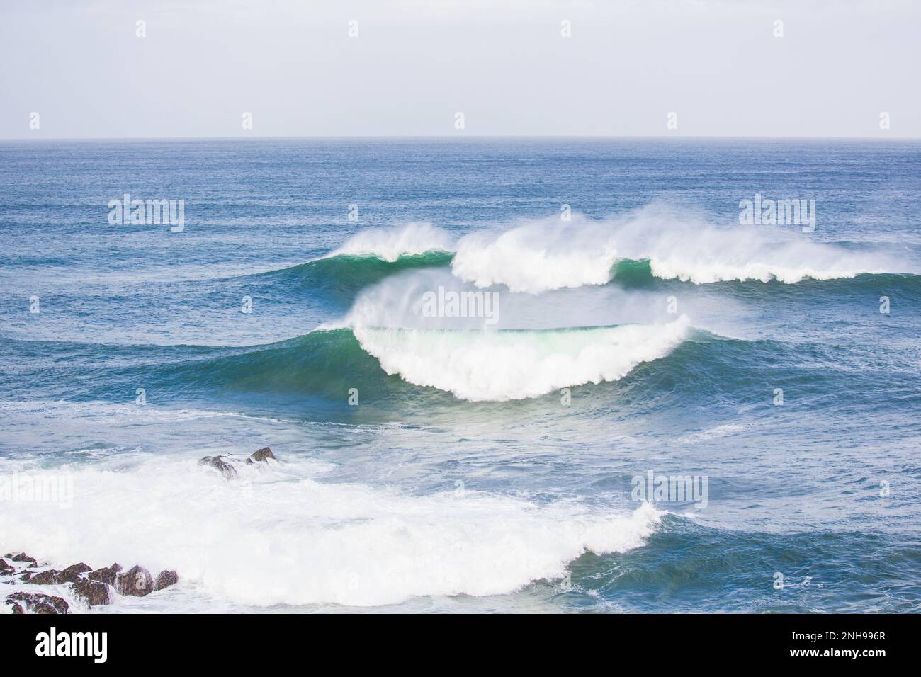 Der berühmte Big Wave Surf Spot „The Cribbar“ Riff in Newquay, Cornwall Stockfoto