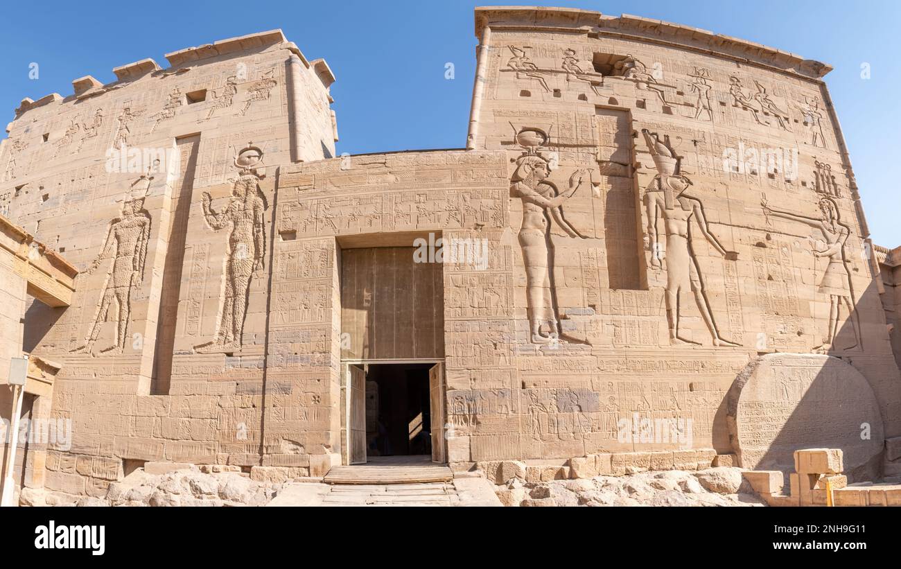 Ägyptische Hieroglyphen im Tempel von Philae, Assuan, Ägypten. Stockfoto