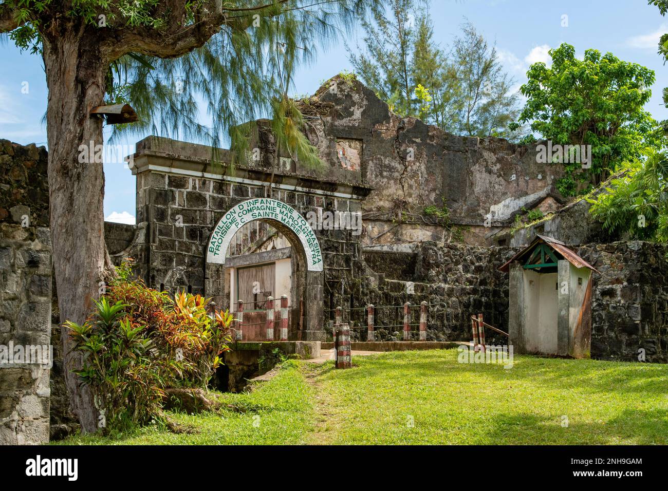 Eintritt zur alten Festung in Ambodifotatra, Nosy Boraha, Madagaskar Stockfoto