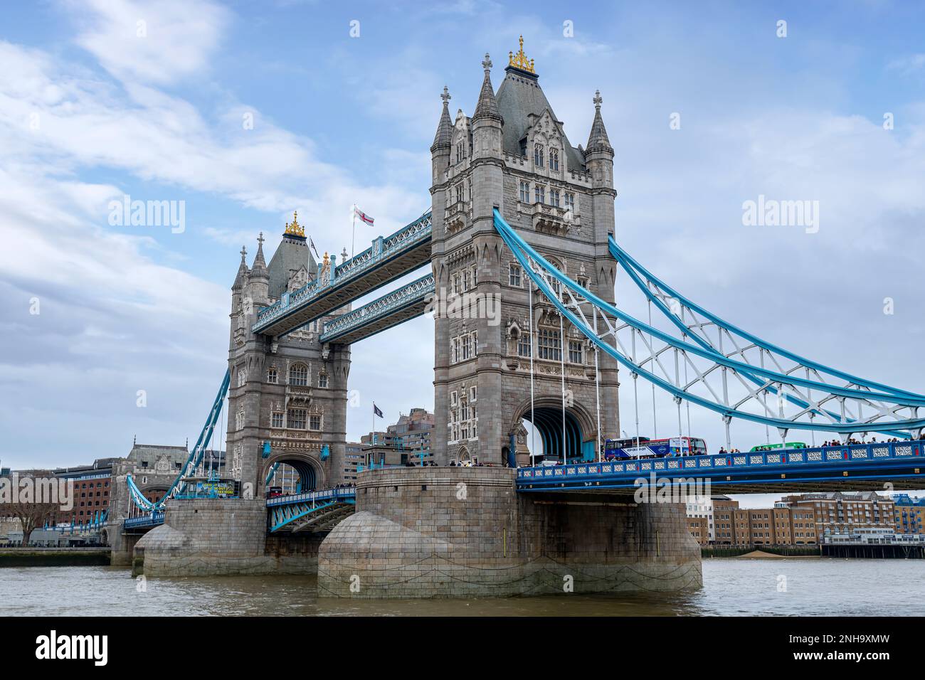 Die berühmte Tower Bridge verbindet London mit Southwark auf der Themse Stockfoto