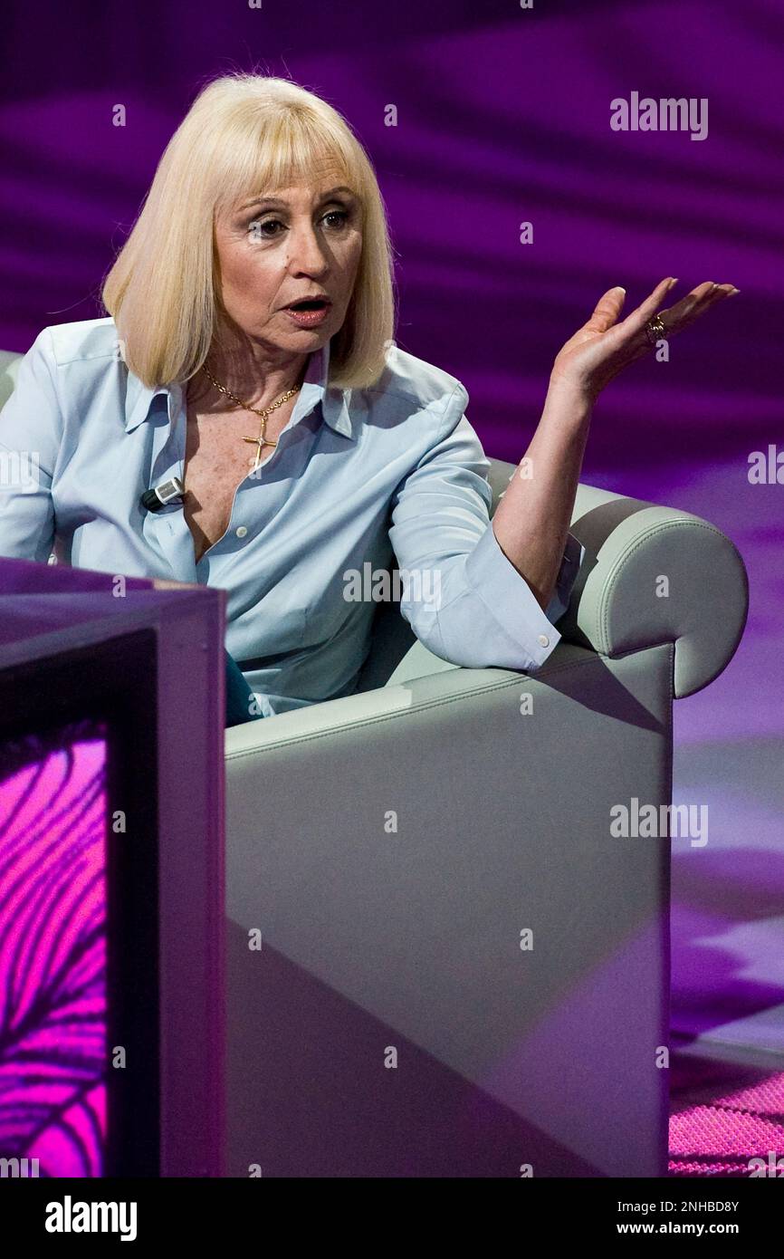 10.04.2011, Milan. "Che Tempo Che Fa" Sendung RAI 3. Raffaella Carrà Stockfoto