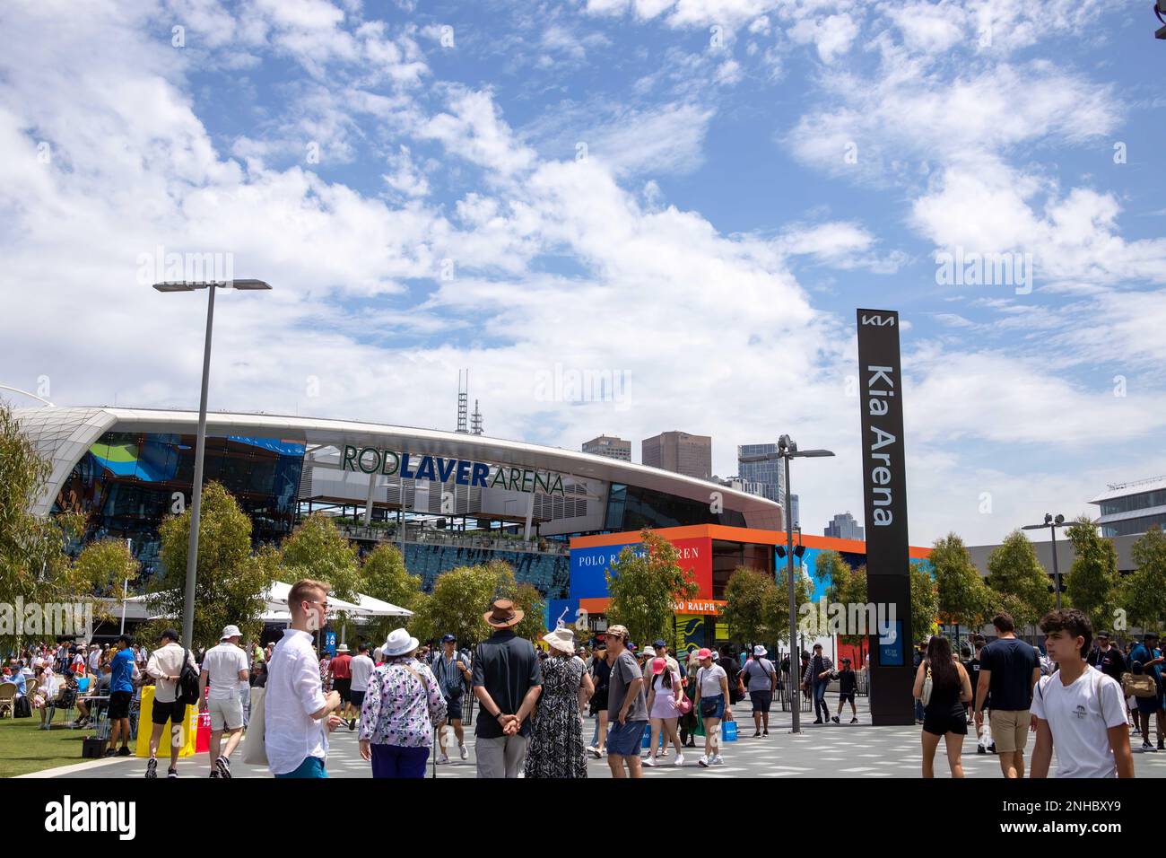 Melbourne, Australien - 16. Januar 2023 : Fans außerhalb der Rod Laver Arena am Eröffnungstag der Australian Open 2023. Stockfoto
