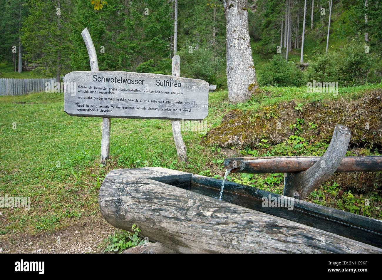 Schwefelwasser in Bagni di San Candido (ehemalige Thermalbäder), San Candido (Innichen), Trentino-Südtirol, Italien Stockfoto