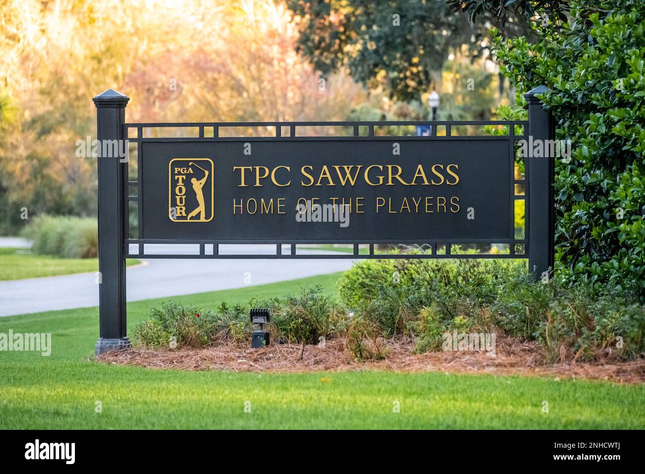 Eintritt zum TPC Sawgrass, einem PGA Tour Course und Austragungsort DES PLAYERS Championship Golfturniers in Ponte Vedra Beach, Florida. (USA) Stockfoto