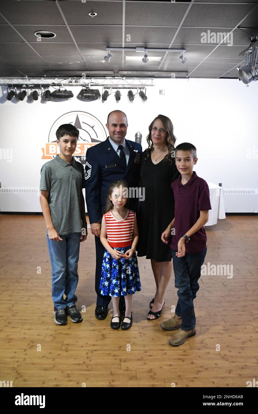 Chief Master Sgt. Wesley Hudnall wird zum Chief befördert am 28. Juli