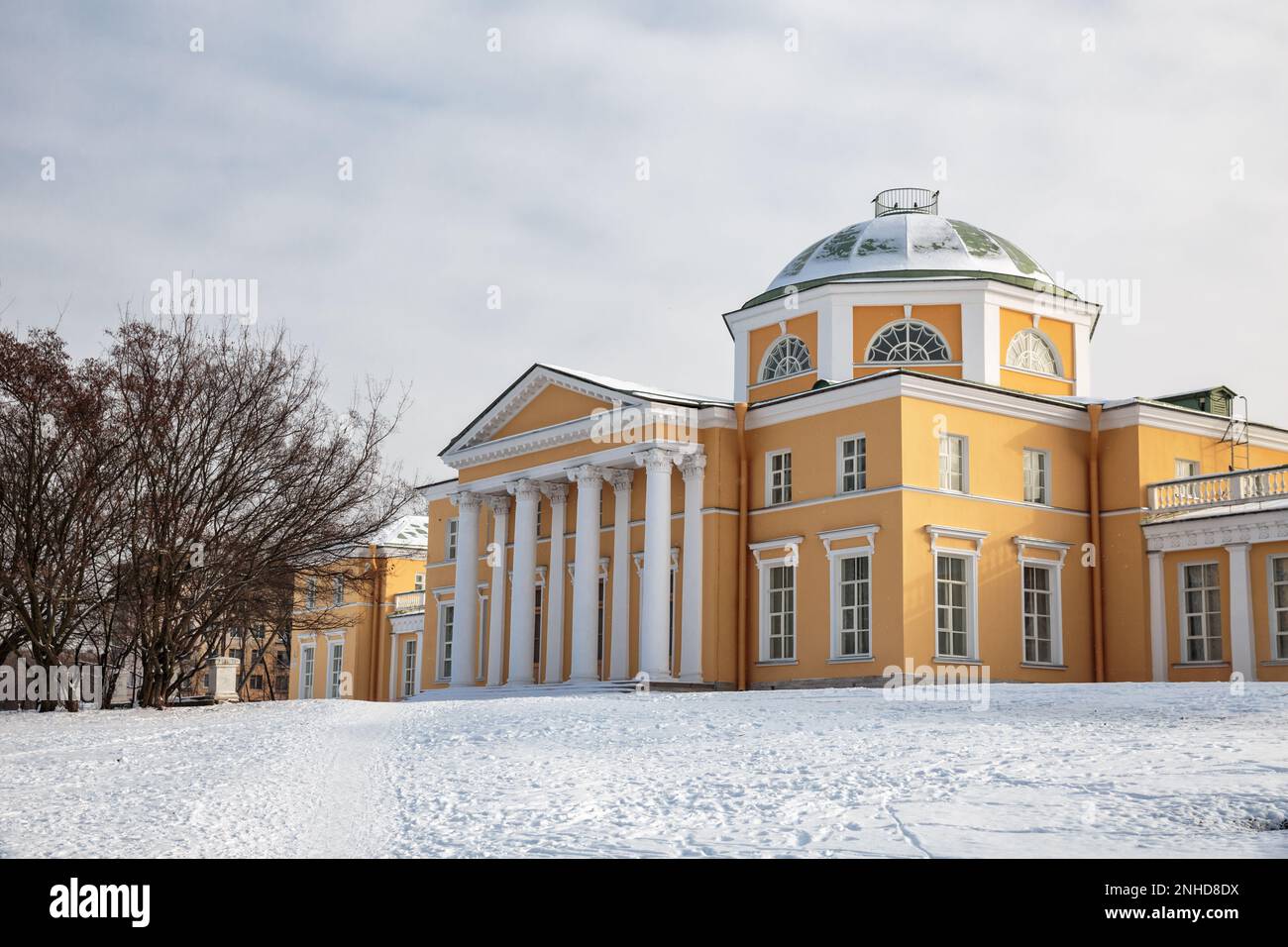 Altes Anwesen im Park Aleksandrino (Chernysheva dacha), 1762 erbaut. Jetzt eine Kinderkunstschule, St. Petersburg, Russland Stockfoto
