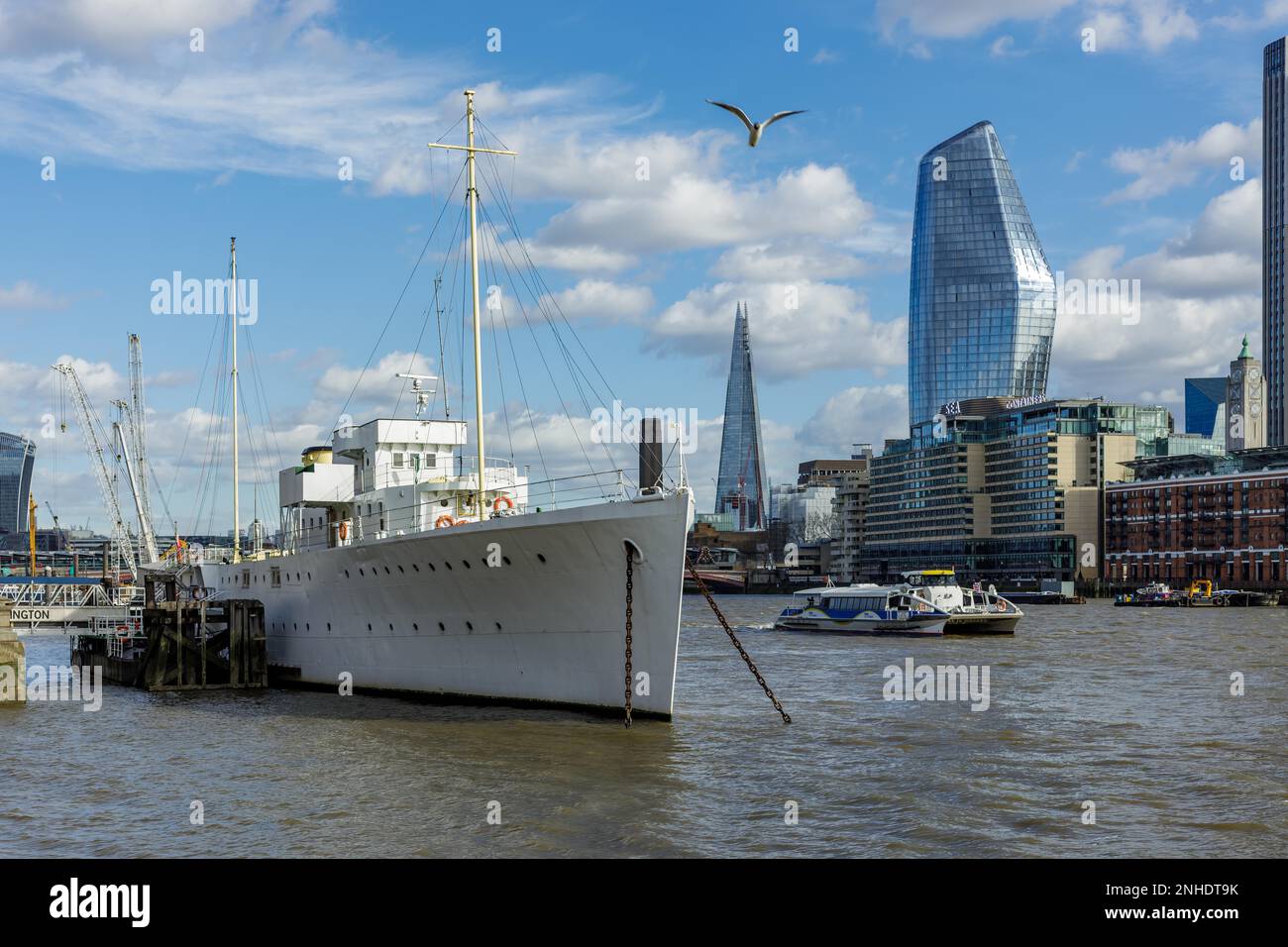 LONDON, Großbritannien - 11. März: HMS Wellington auf der Themse in London am 11. März 2019 günstig Stockfoto