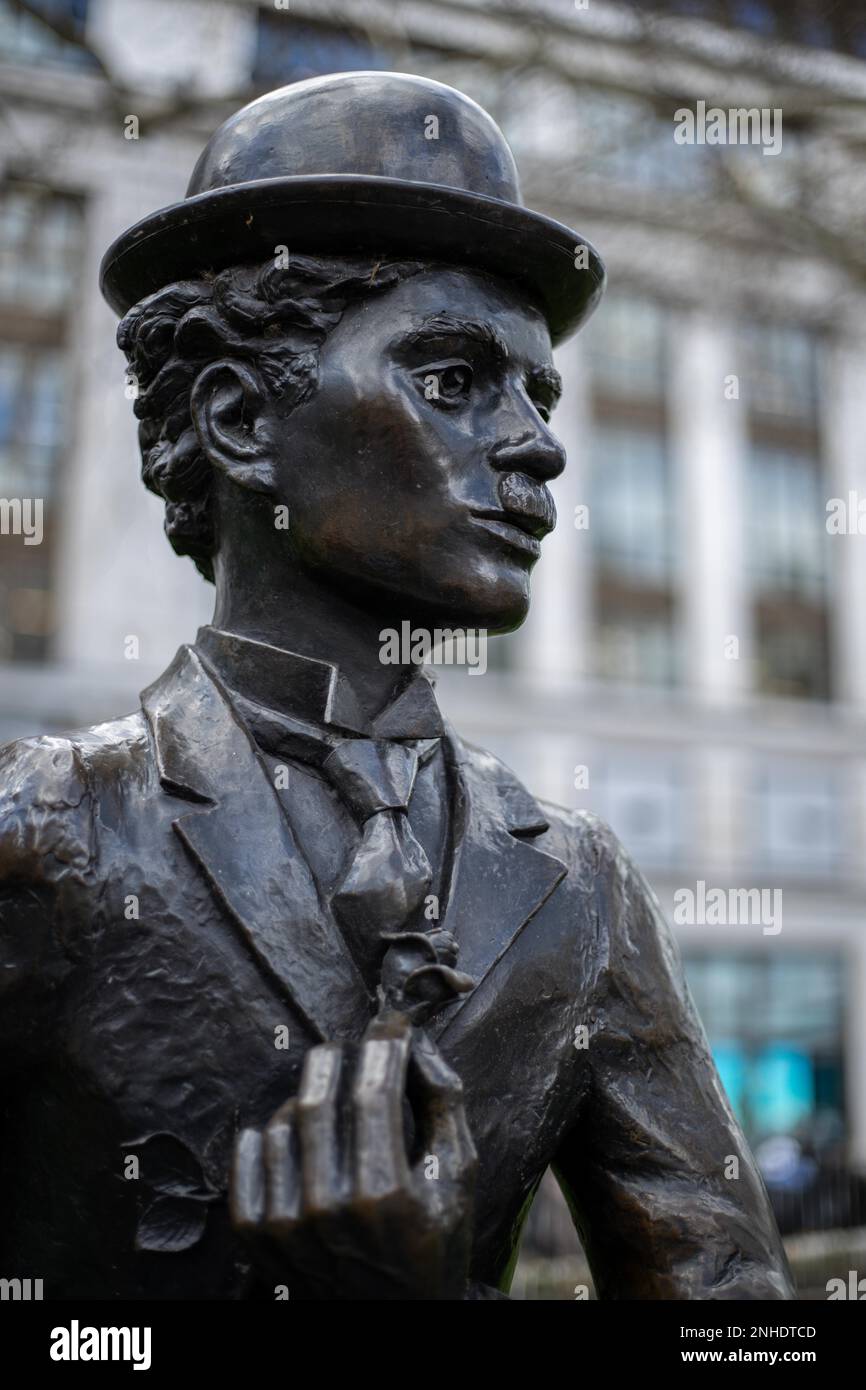 LONDON, UK - 11. März: Statue von Charlie Chaplin in Leicester Square London am 11. März 2019 Stockfoto
