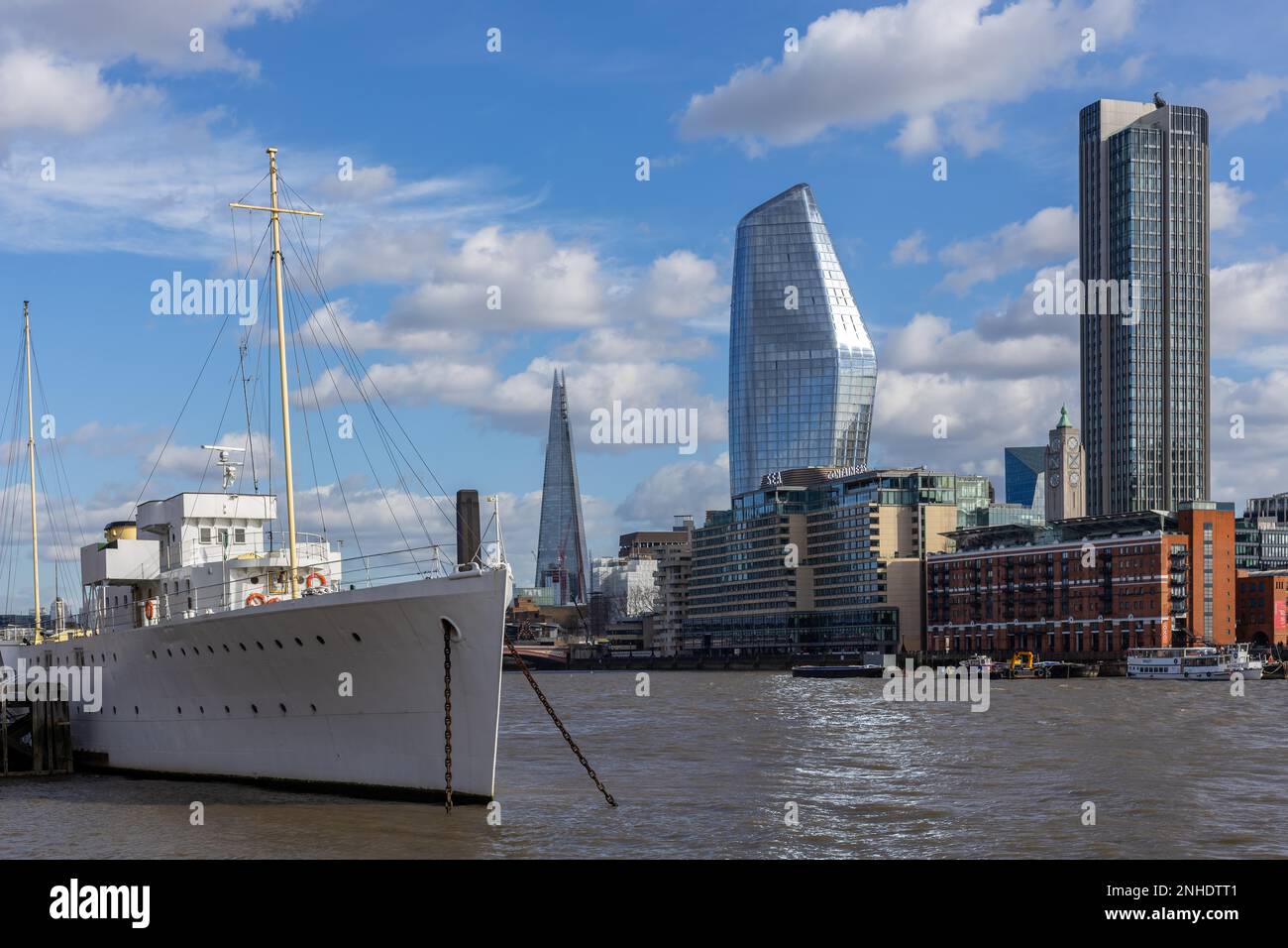 LONDON, Großbritannien - 11. März: HMS Wellington auf der Themse in London am 11. März 2019 günstig Stockfoto