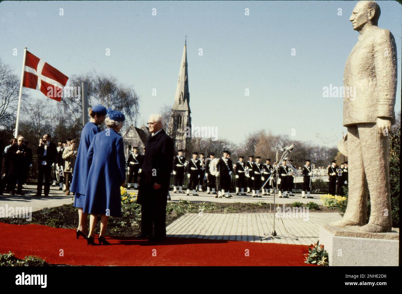 Kopenhagen/Dänemark 20der 1982. april   .das Statut des Königs Frederiks 1X wurde von der Königin Magreth und Königin Ingrid an der Langeline im danbischen Kapital enthüllt ( Korrektur von Datum und tex ) (Foto.Francis Joseph Dean / Deanpictures. Stockfoto