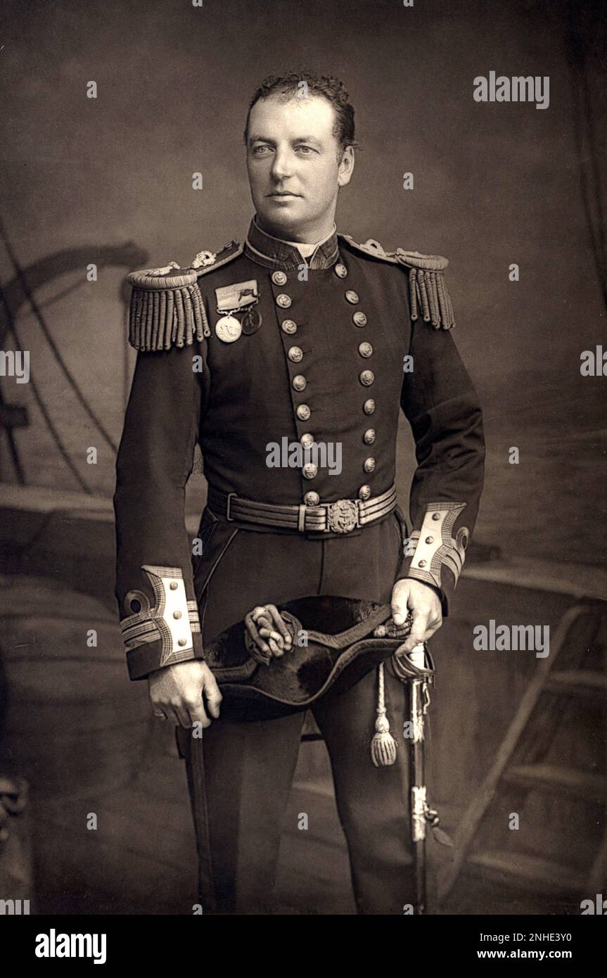 1890 c. : der britische Admiral Lord CHARLES BERESFORD ( 1846 - 1919 ) , der unter dem Namen Charlie B. bekannt war, war eine der bemerkenswertesten Persönlichkeiten seiner Generation und der bekannteste Seemann seiner Zeit. Er war ein Freund des Fürsten von Wales , des späteren Königs Eduard VII von England . Angeblich war er der Geliebte der ermordeten Kaiserin SISSI Elizabeth aus Österreich Absburg . Portrait von W. & D. Downey, London - REALI - ROYAL - nobili - Adel - marinaio - AMMIRAGLIO - Militäruniform - Divisa uniforme militare - Feluca hat - cappello - medaglie decorazioni militari - Medaillen Dekorationen - NAVY - MARINA Stockfoto