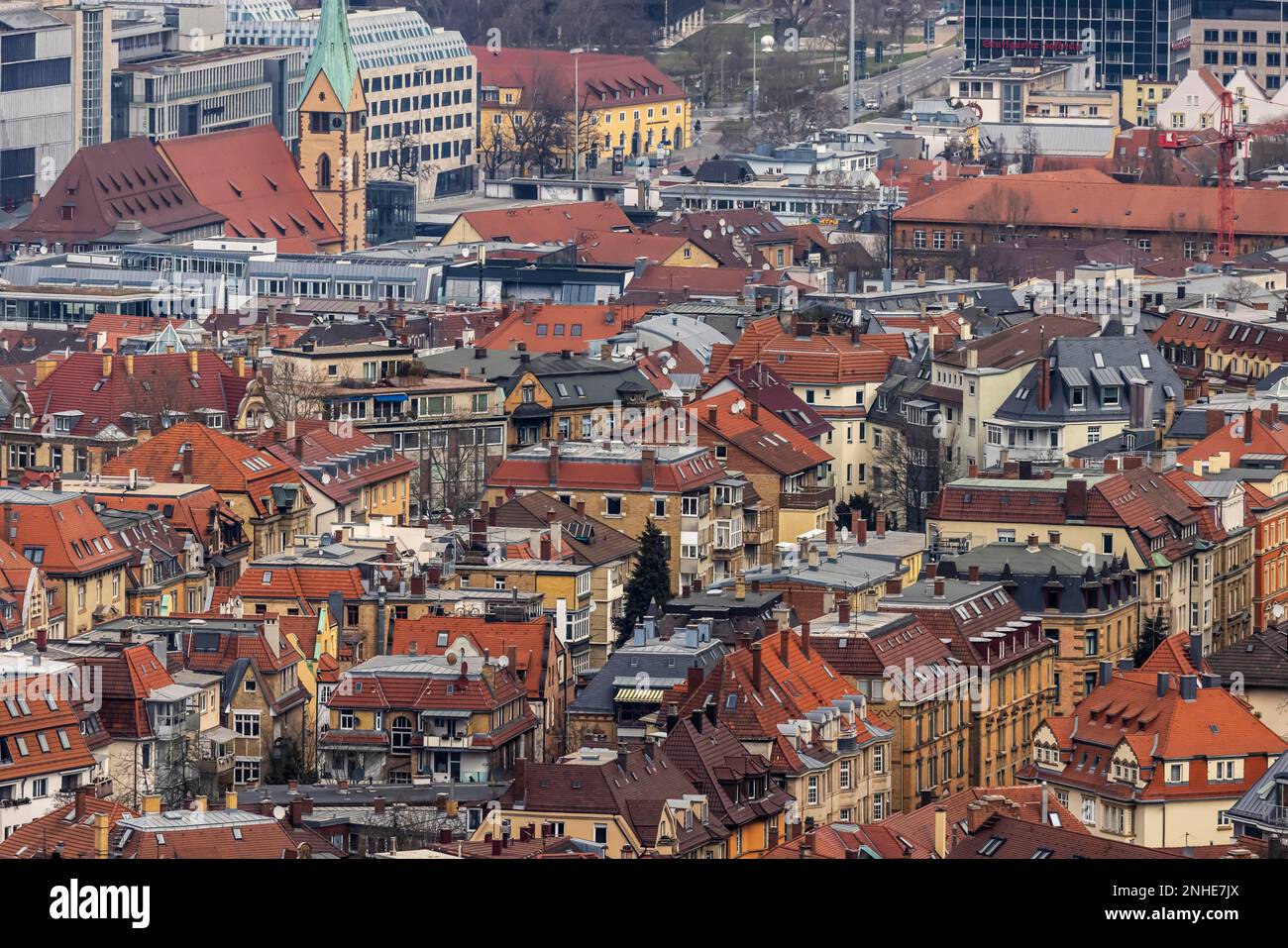 Blick auf die Landeshauptstadt, Dächer eines Wohnviertels, dichtes Bauwerk, Stuttgart, Baden-Württemberg Stockfoto