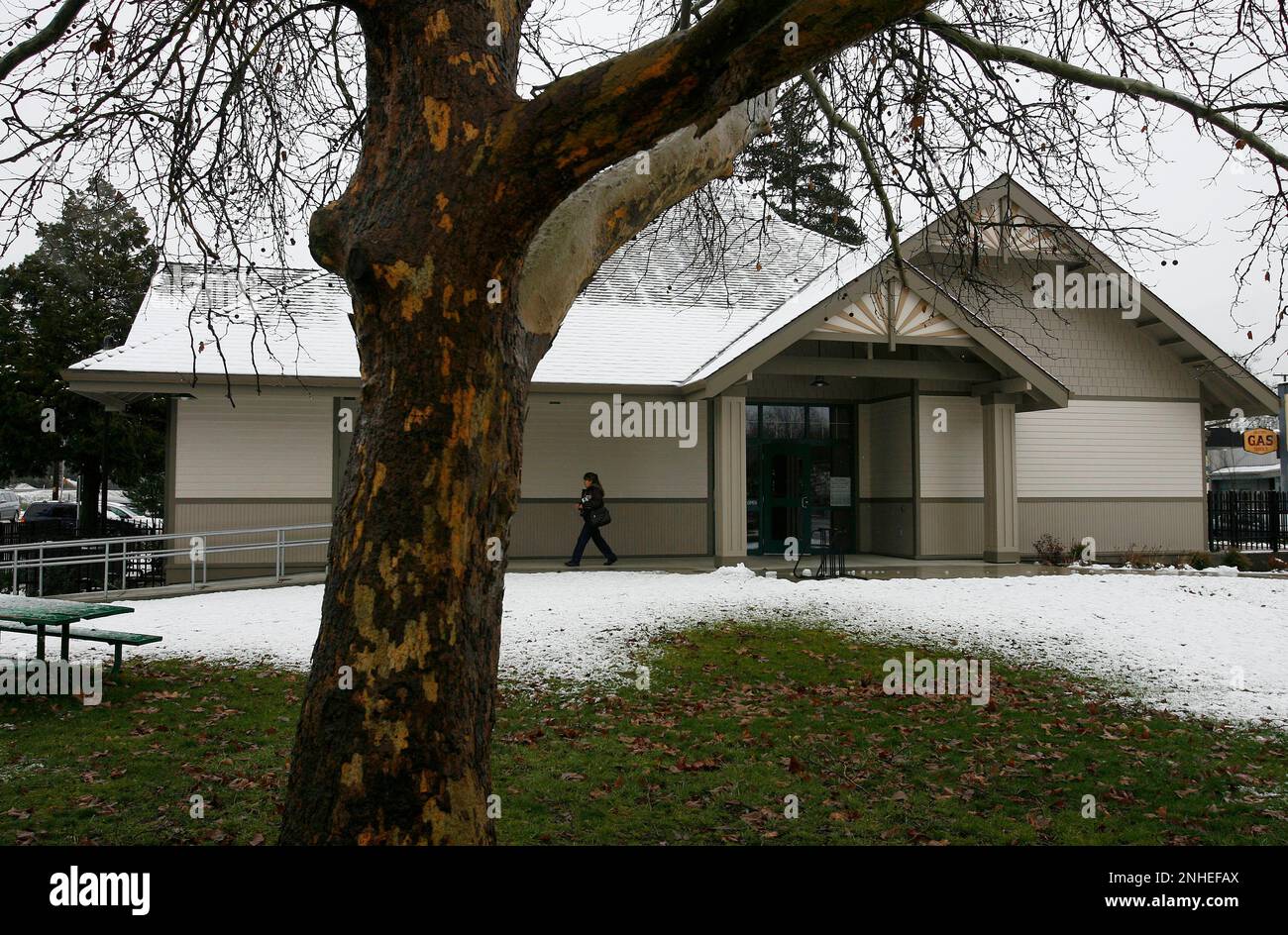 nolibrary_005_mac.jpg The Gold Hill Branch Library one of 15 to be closed on April 6. Jackson County in Southern Oregon, just across the Northern California border is going to close all 15 branch libraries on April 7 due to federal budget cuts. Photographed in, Gold Hill, Or, on 2/22/07. Photo by: Michael Macor/ San Francisco Chronicle (Michael Macor/San Francisco Chronicle via AP) Stockfoto