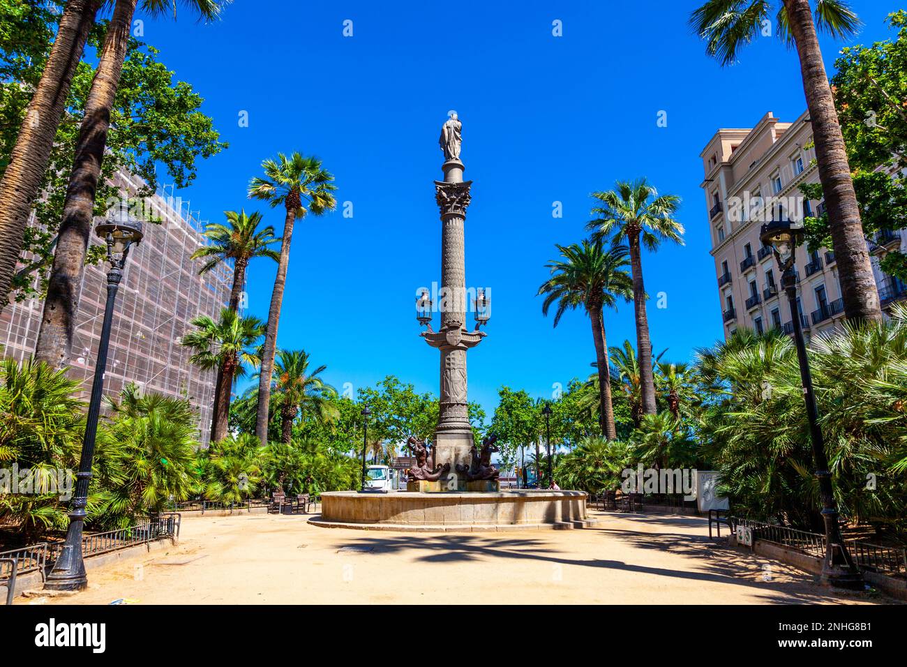 Brunnen und Denkmal, gewidmet Admiral Galcerán Marquet, Plaza del Duc de Medinaceli, Barri Gòtic, Barcelona, Katalonien, Spanien Stockfoto