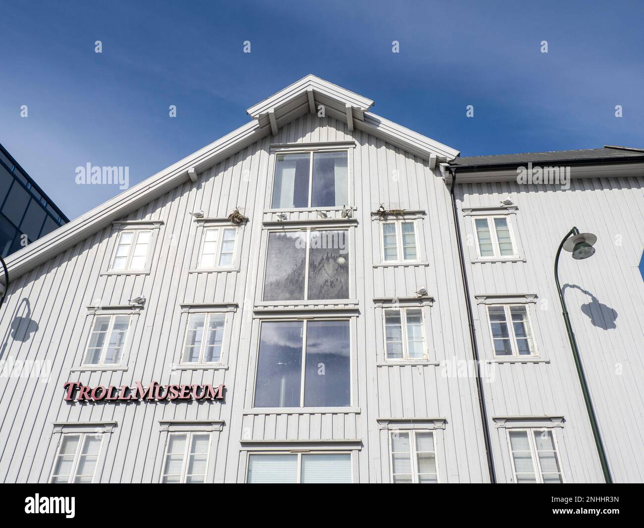 Ein Blick auf das Troll-Museum in der Stadt Tromsø, 217 Meilen nördlich des Polarkreises, Norwegen. Stockfoto