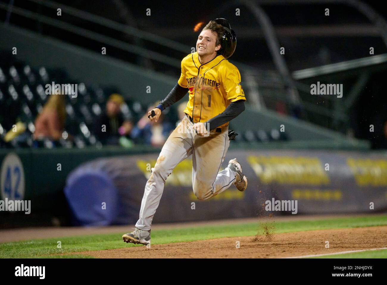 Los Perros Calientes Daniel Schneemann (1) runs toward home plate during an Eastern League baseball game against the Ardillas Voladoras on May 5, 2022 at The Diamond in Richmond, Virginia. (Mike Janes/Four Seam Images via AP) Stockfoto