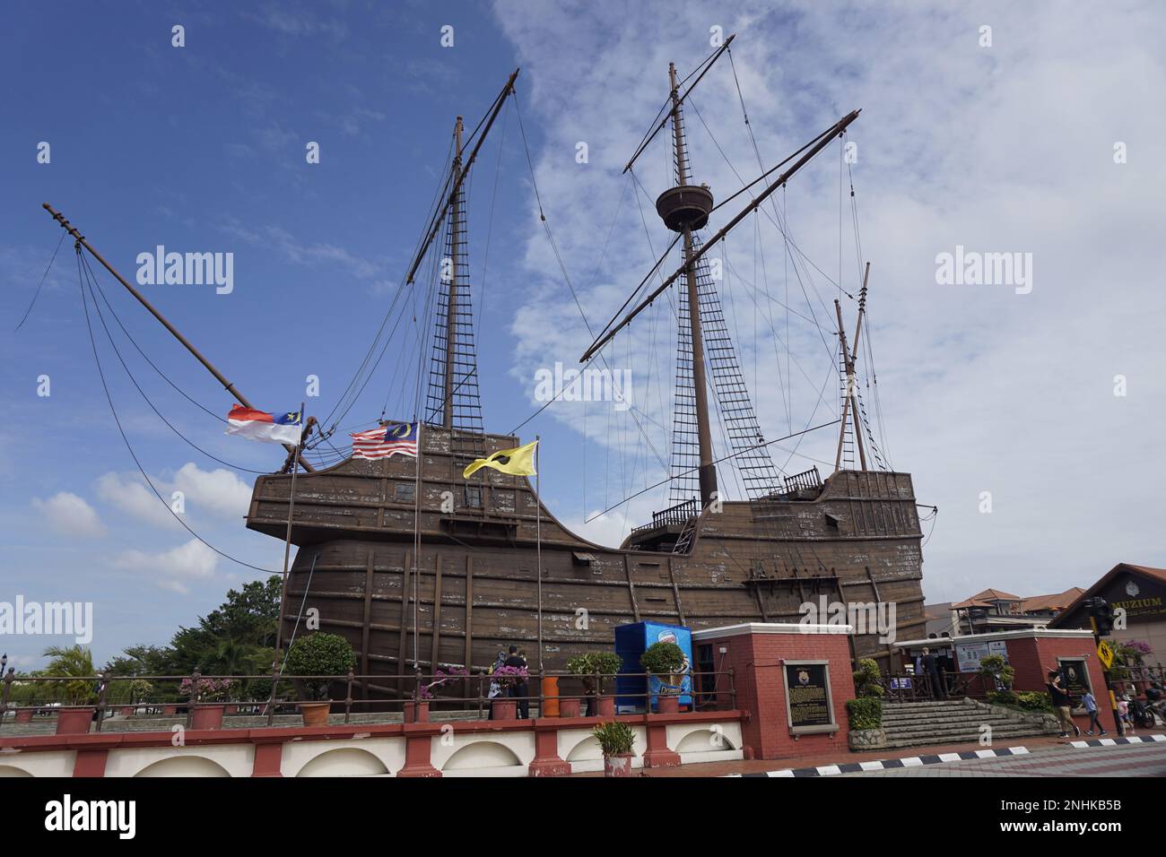 Das Schifffahrtsmuseum in Malakka wurde als Nachbildung des portugiesischen Schiffs Flor De La Mar erbaut. Stockfoto