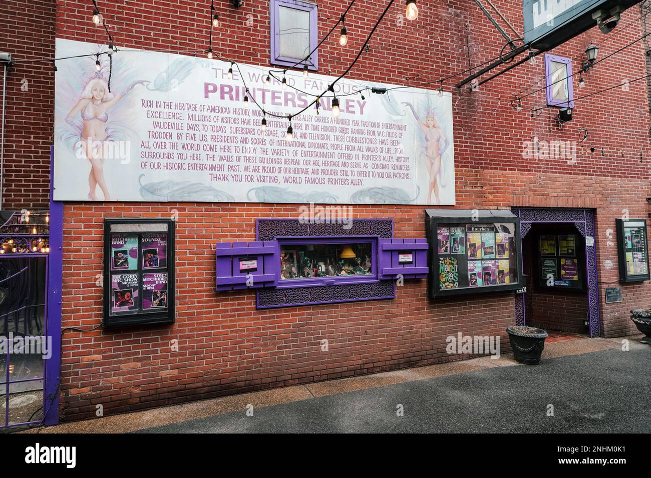 Printer's Alley ist eine berühmte Gasse im Stadtzentrum von Nashville, Tennessee, USA, zwischen der Third und Fourth Avenue, die von der Union Street bis zur Commerce Stre verläuft Stockfoto