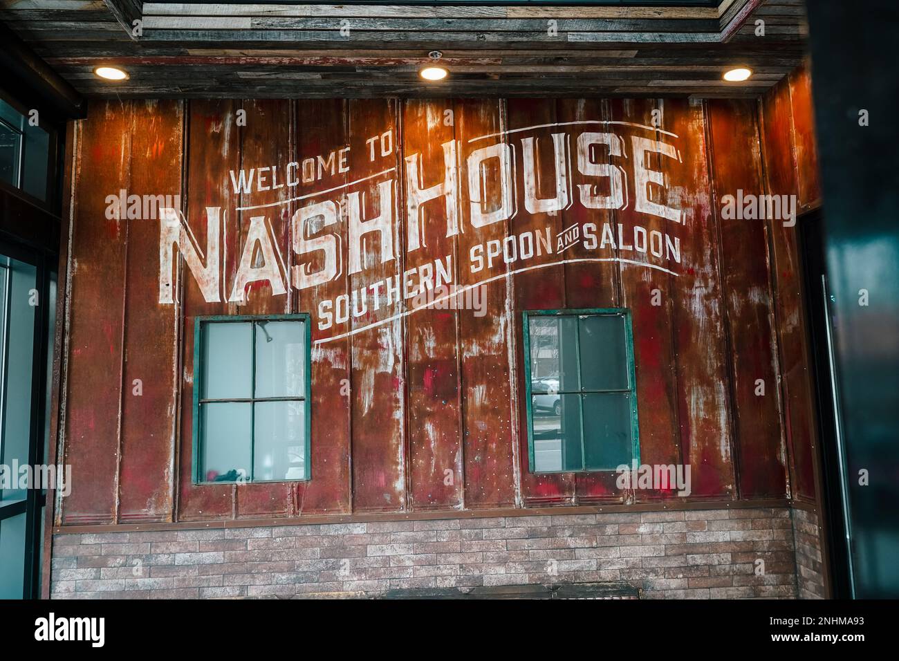 Nashhouse Southern Löffel und Saloon, rustikales industrielles Outlet, das herzhaftes südliches Essen zusammen mit gezapften Speisen, Whiskey und Cocktails bietet Stockfoto