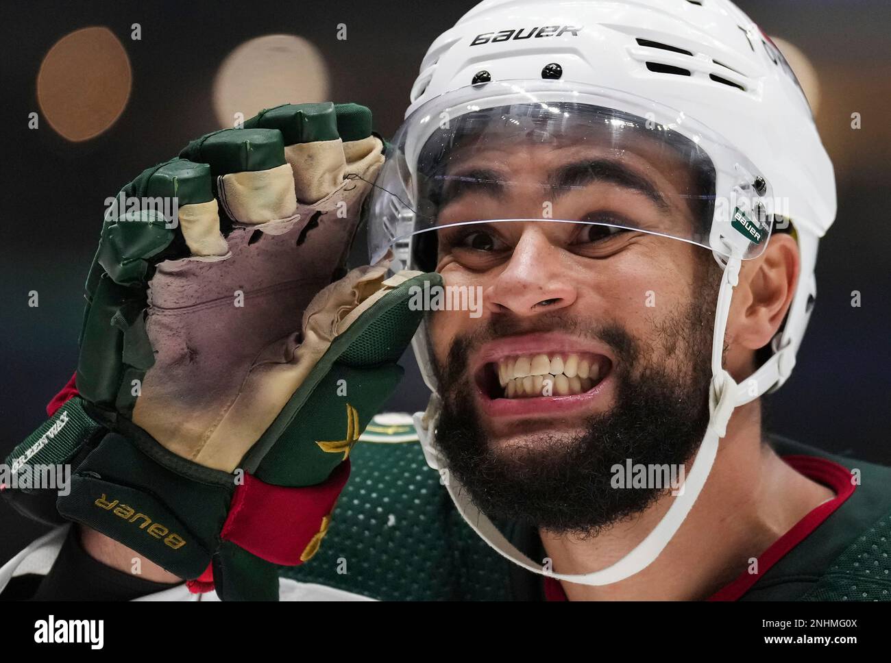Minnesota Wild's Jordan Greenway reacts to linesman Matt MacPherson after an offside whistle during the third period of the team's NHL hockey game against the Vancouver Canucks in Vancouver, British Columbia, Saturday, Dec. 10, 2022. (Darryl Dyck/The Canadian Press via AP) Stockfoto