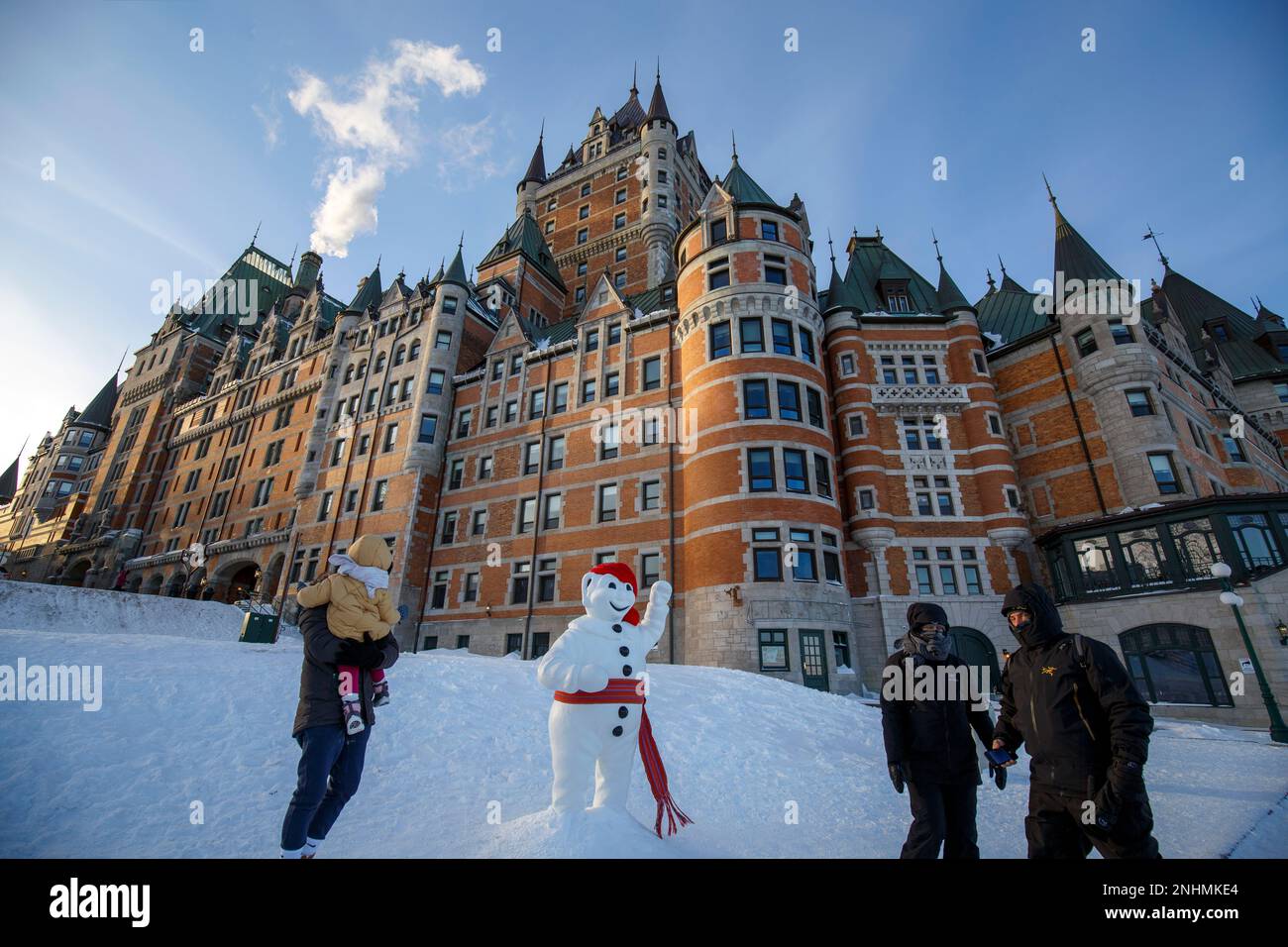 Quebec, Kanada : Dies ist der berühmte König des Winterkarnevals von Quebec, ein Schneemannsmaskottchen, das von allen geliebt wird und Bonhomme Carnaval heißt. Stockfoto