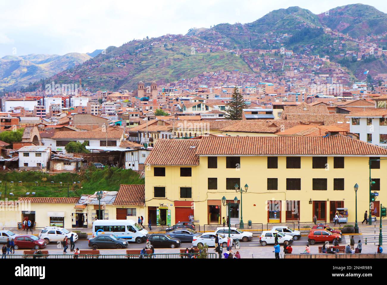 Atemberaubendes Stadtbild von Cusco mit Blick auf die Altstadt von Coricancha, Tempel der Sonne der Inkas, Peru, Südamerika Stockfoto