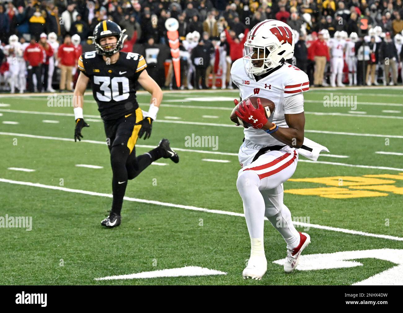 IOWA CITY, IA NOVEMBER 12 Wisconsin wide receiver Keontez Lewis (3) runs for a 51yard