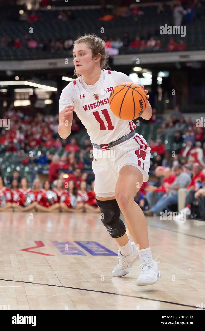 November 11, 2022: Wisconsin Badgers guard Matyson Wilke #11 dribbles the ball during NCAA basketball game between the Kansas State Wildcats and the Wisconsin Badgers at American Family Field in Milwaukee, WI. Kansas State defeated Wisconsin 77-63.Kirsten Schmitt/CSM. (Credit Image: © Kirsten Schmitt/CSM via ZUMA Press Wire) (Cal Sport Media via AP Images) Stockfoto