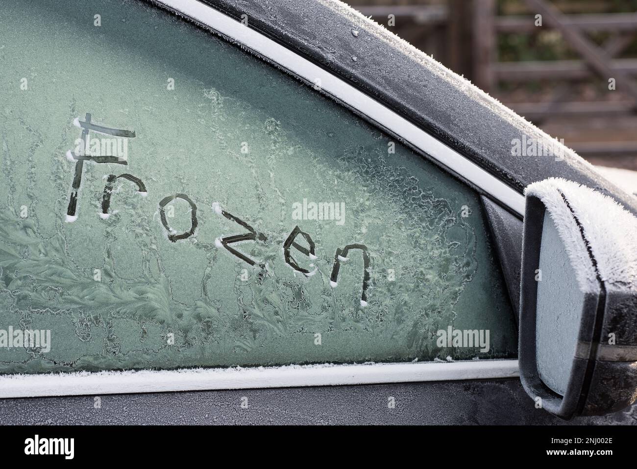 Windschutzscheibe gefroren -Fotos und -Bildmaterial in hoher Auflösung –  Alamy