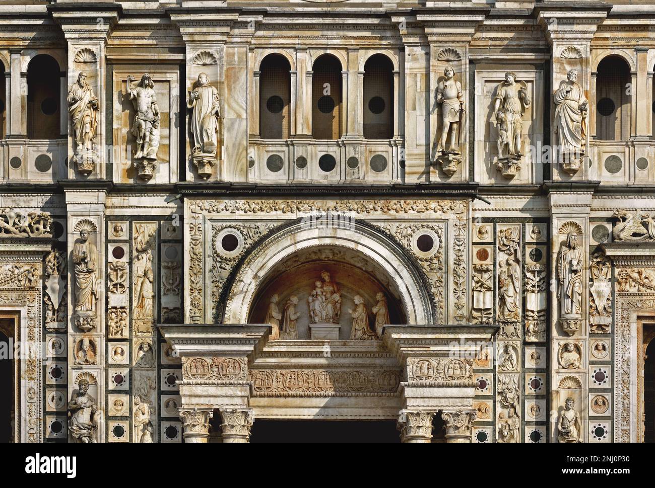 Certosa di Pavia 1396–1495 Kloster und Komplex in der Lombardei, Pavia, Italien, Italienisch. (Klosterorden, Karthusianer, gegründet von St. Bruno, 1044 in Grande Chartreuse, die Karthusianer sind bekannt für ihre Abgeschiedenheit und Aszetismus, die Schlichtheit ihrer Architektur, Certosa-Architektur, Gotik, Renaissance, Mannerismus, Barock, ) Gian Galeazzo Visconti, beauftragte den Architekten Marco Solari, Stockfoto