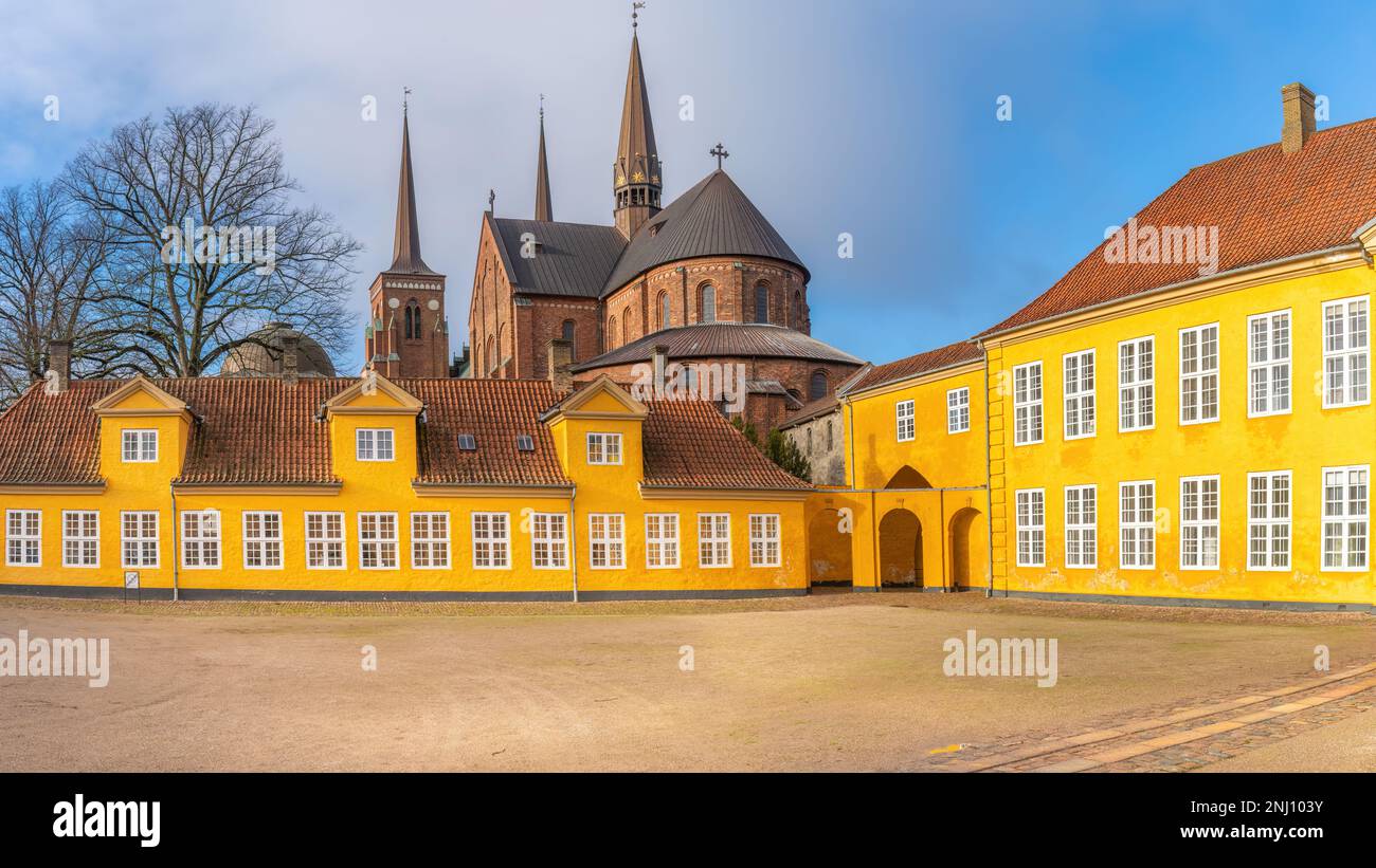 Roskilde, Dänemark; 22. Februar 2023 - Blick auf die Kathedrale in Roskilde, Dänemark Stockfoto