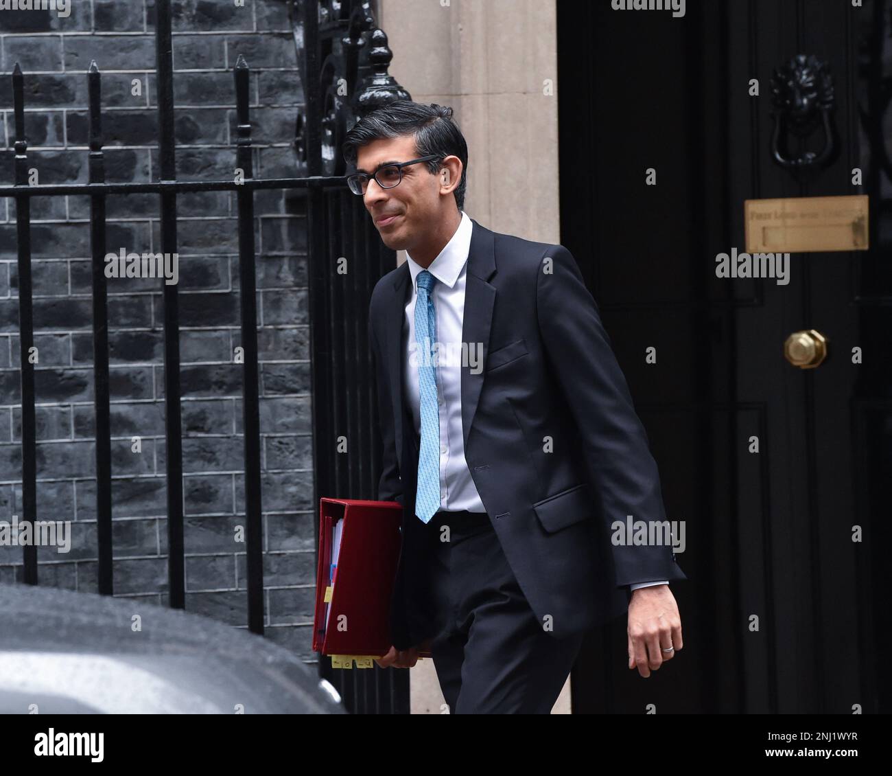 London, Vereinigtes Königreich, 22. Februar 2023. RISHI SUNAK verlässt die Downing Street 10 für Fragen des Premierministers. Kredit: Thomas Krych/Alamy Live News Stockfoto