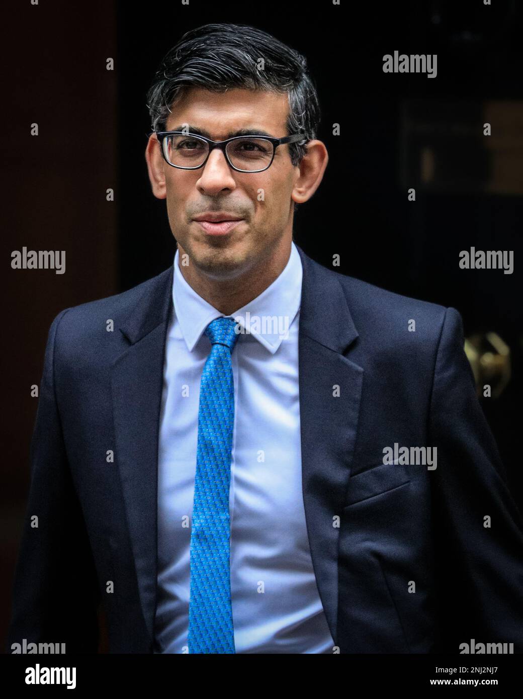 London, Großbritannien. 22. Februar 2023. Rishi Sunak, Parlamentsabgeordneter, Premierminister des Vereinigten Königreichs, verlässt die Downing Street 10, um heute im Parlament an den Fragen des Premierministers teilzunehmen. Kredit: Imageplotter/Alamy Live News Stockfoto