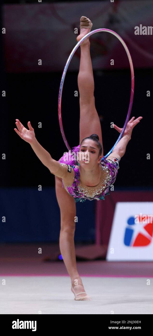 Sofia Raffaeli of Italy performs a loop event of the AEON Cup Rhythmic Gymnastics at Tokyo Metropolitan Gymnasium in Japan, on Oct. 22, 2022. Raffaeli ranked the top. ( The Yomiuri Shimbun via AP Images ) Stockfoto