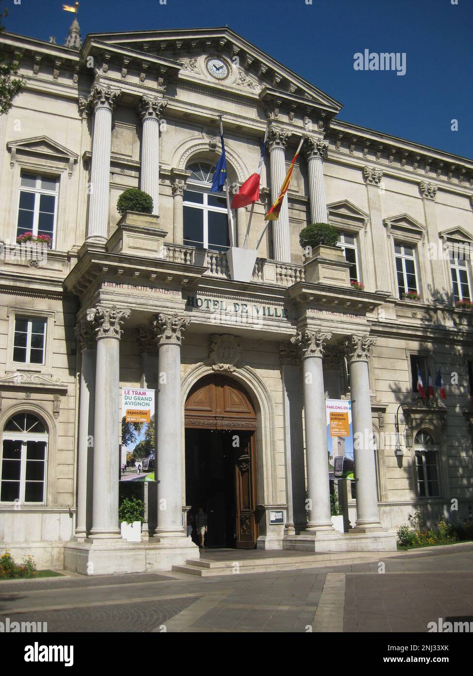 Stadthaus oder Hotel de Ville aus der französischen Stadt Avignon. Der stadtrat ist ein sehr schön dekoriertes Haus in einem malerischen Dorf im Süden Stockfoto