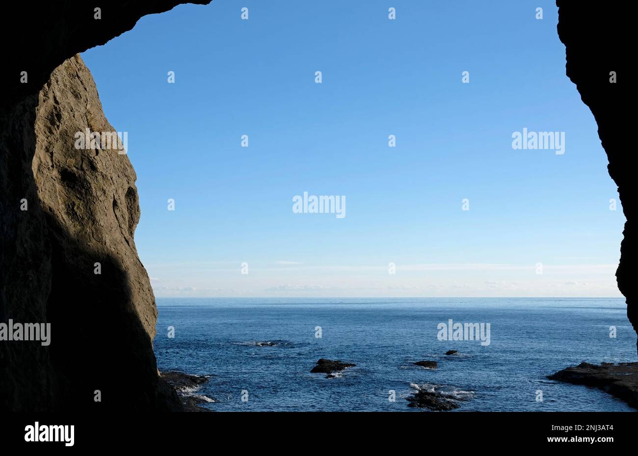 Entlang der wunderschönen Küste von Enoshima, Japan Stockfoto