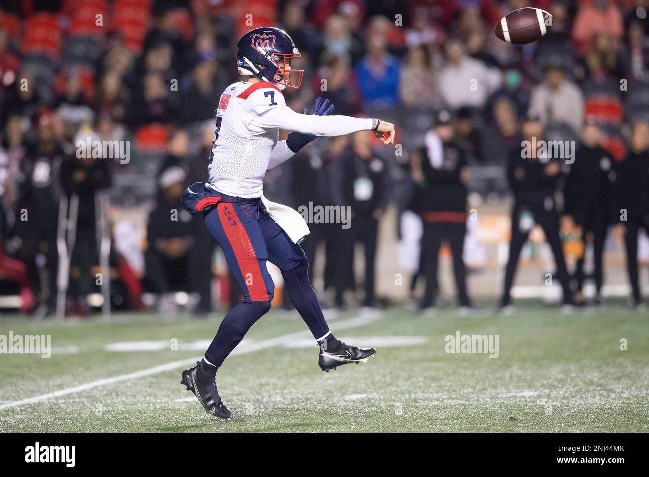 October 14, 2022: Montreal Alouettes quarterback Trevor Harris (7) throws a pass during the CFL game between the Montreal Alouettes and Ottawa Redblacks held at TD Place Stadium in Ottawa, Canada. Daniel Lea/CSM. (Credit Image: © Daniel Lea/CSM via ZUMA Press Wire) (Cal Sport Media via AP Images) Stockfoto
